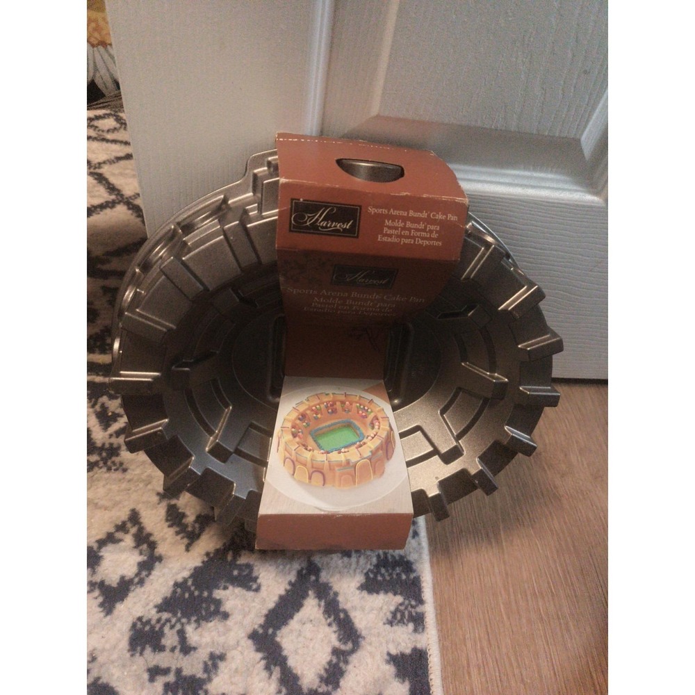 Harvest Sports Arena Bundt Cake Pan 9 Cup Cast Aluminum Non-Stick Heavy New